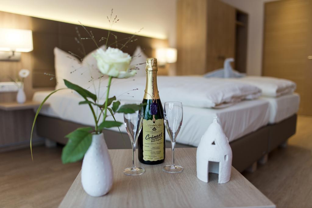 Landhotel Im Klostereck Strubel-Roos فلونهايم المظهر الخارجي الصورة